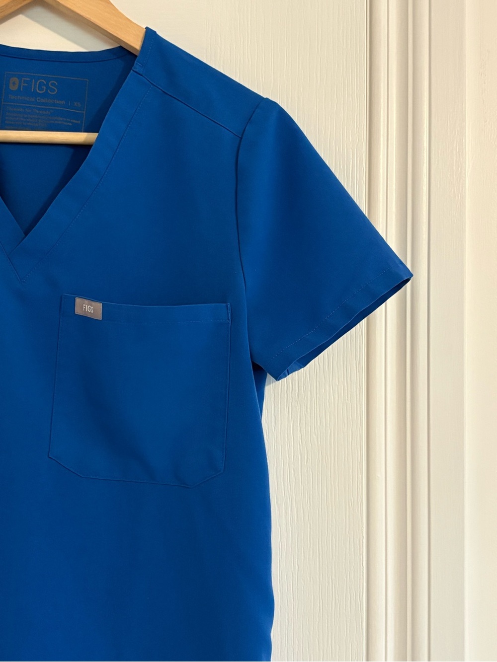 FIGS Catarina Scrub Top & Zamora Jogger Scrub Pants Set – Royal Blue XS - Picture 4 of 9